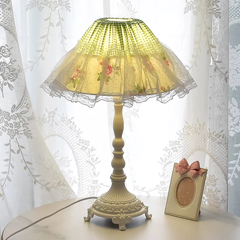 Solar Lamp - Französische Tischlampe im Landhausstil, Nachttischlampe für